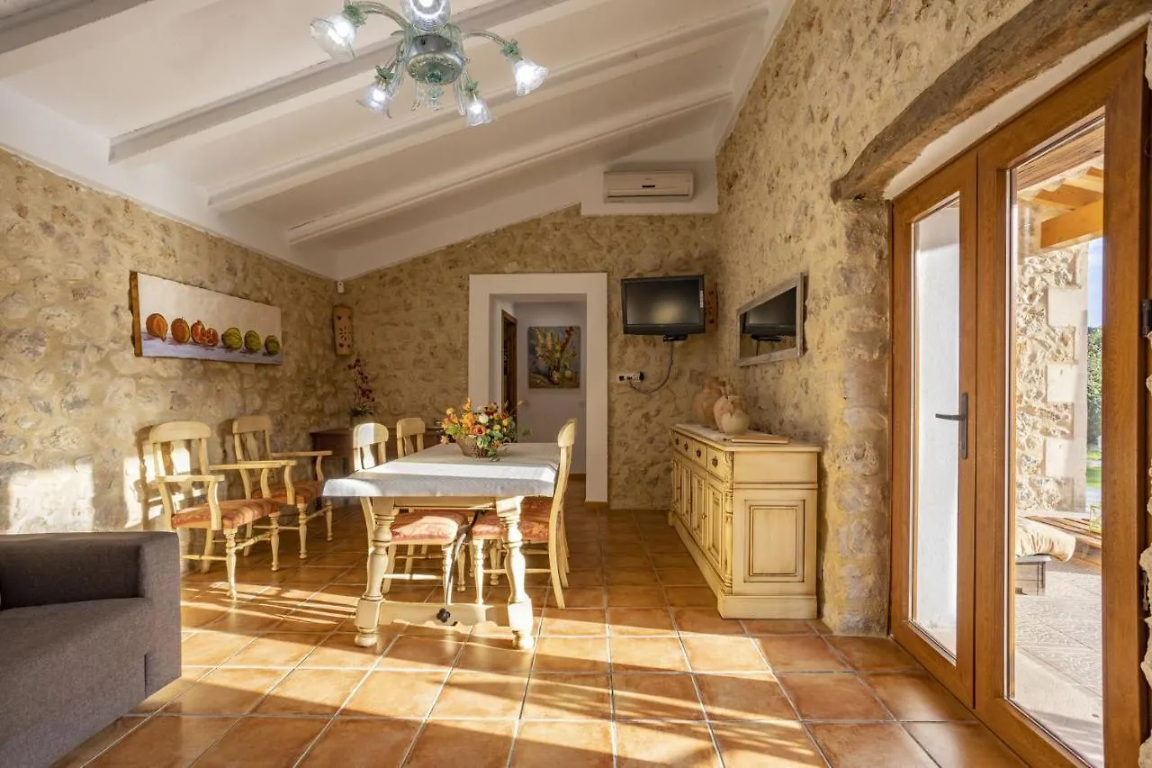 Pou Monjo Guest House Selva  Spain